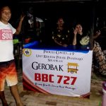 Anggota Reskrim Polsek Pasarwajo Bagikan Gerobak Jualan untuk Warga Terdampak Covid 19
