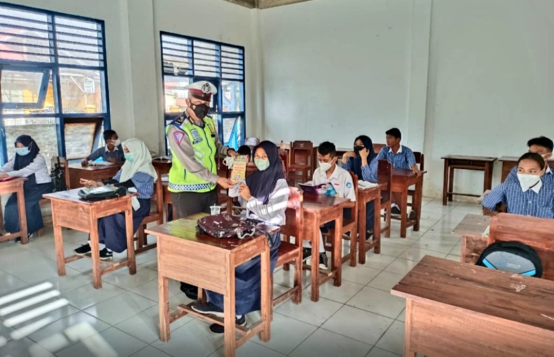 Satlantas Buton Sosialisasi Kamseltibcar dan Prokes Lewat Police Go to School