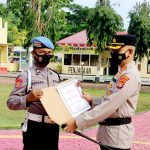 Briptu Sudarfi Diganjar Penghargaan Polisi Teladan