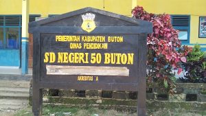 Seorang Guru SD di Buton Diduga Menghukum  Belasan Siswanya dengan Memberi Makan Sampah