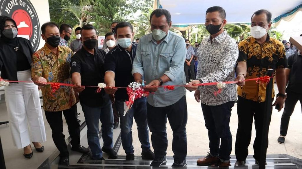 Wakil Wali Kota Baubau Resmikan Pizza Hut Restoran