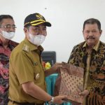 Bupati Buton Lepas Dua Pejabat Purna Bhakti