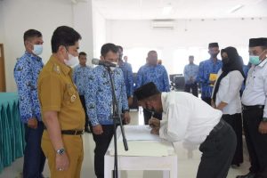 Bupati Buton Lantik PAW BPD