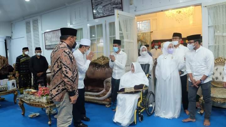 Bupati Buton Hadiri Takziah Malam ke 7 Walikota Baubau Dr. H. AS. Thamrin MH