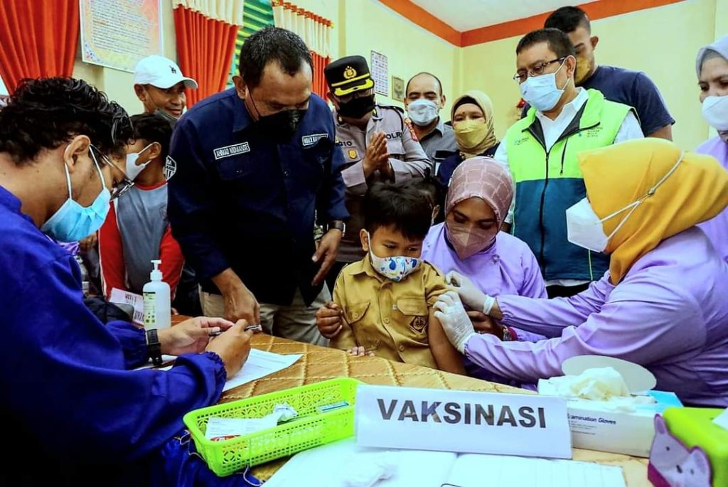 Plt. Wali Kota Baubau Sambangi Tiga Lokasi Pelaksanaan Vaksinasi Anak 6-11 Tahun