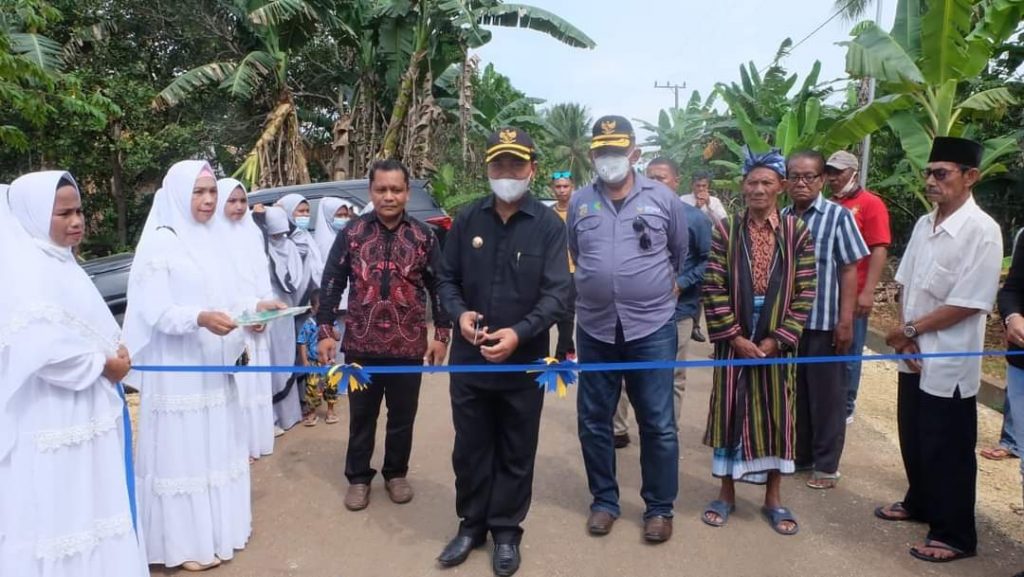 Bupati Buton Resmikan Jalan Penghubung Talaga Baru dan Bonelalo