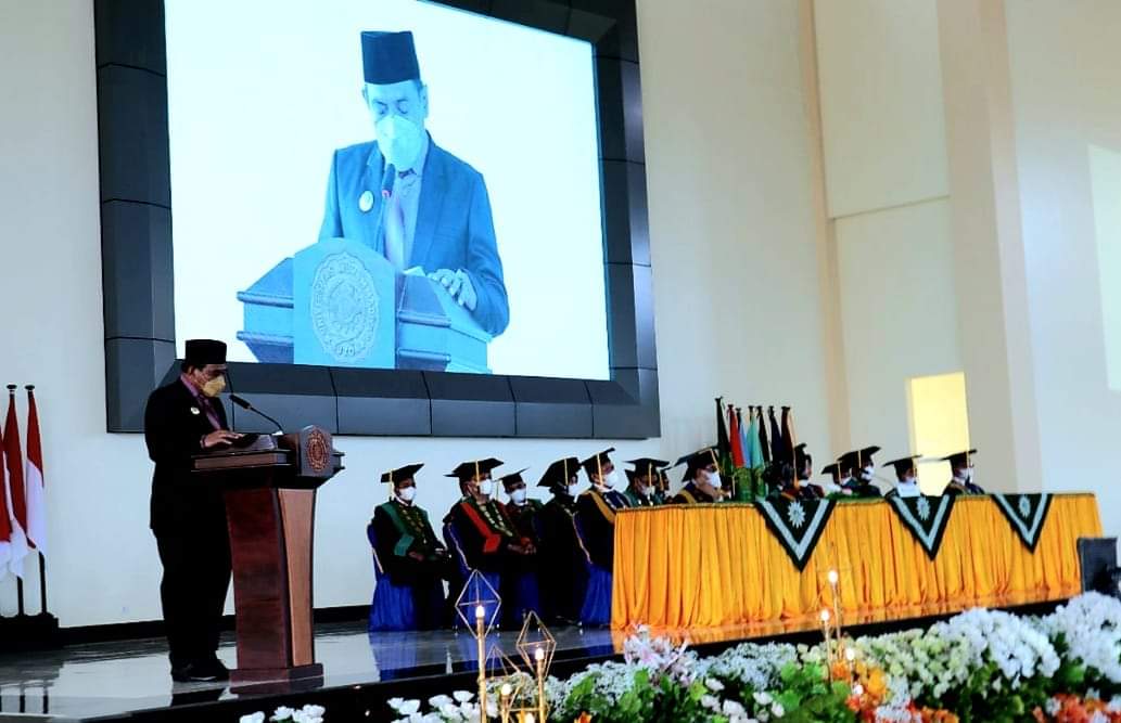 Plt. Wali Kota Baubau Hadiri Wisuda Sarjana Ke-XVI UMB