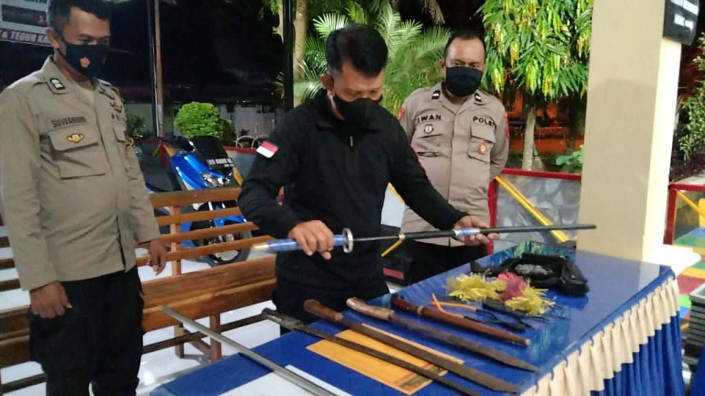 Melakukan Penyerangan, Polisi Bubarkan Kelompok Pemuda dan Amankan Puluhan Senjata Tajam