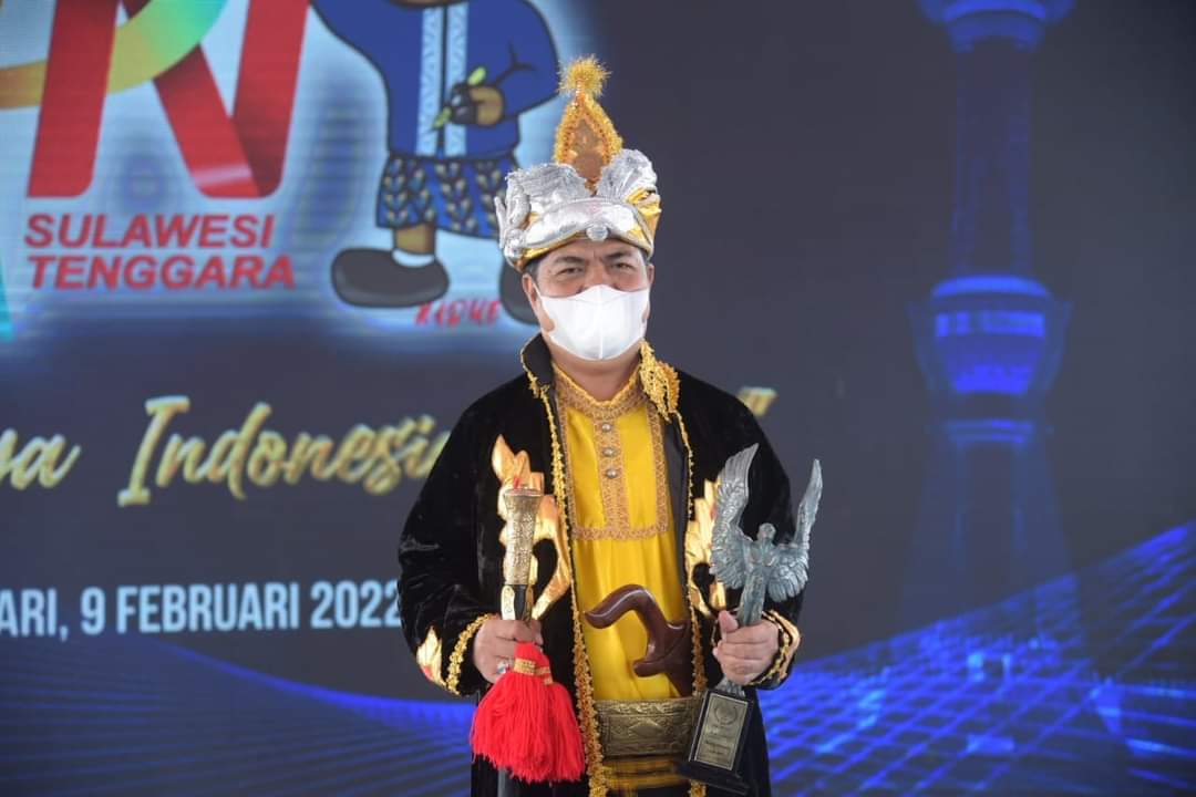Puncak HPN 2022, Bupati Buton Raih Trofi Anugerah Kebudayaan-PWI