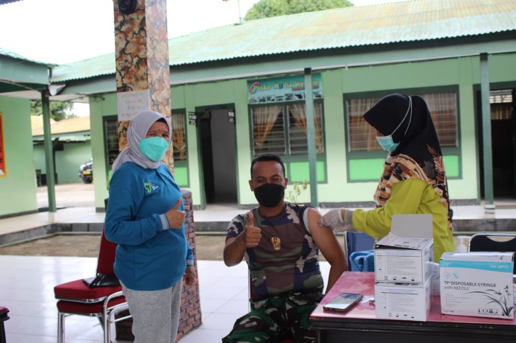 Prajurit TNI Kodim 1413 Buton Menjalani Vaksinasi Booster