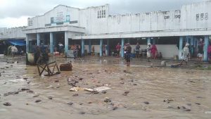 Gelombang Tinggi Porak Porandakan Pasar Ditepi Pantai, Puluhan Warung Makan dan Kios Rusak