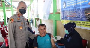 Dipantau Kapolri, Polres Buton Kembali Gelar Vaksinasi Massal di Pasarwajo