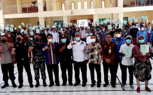 Bupati Buton Serahkan 1500 Sertifikat Tanah Kepada Masyarakat