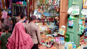Polisi Cek Ketersediaan dan Penerapan Harga Minyak Goreng di Pasar
