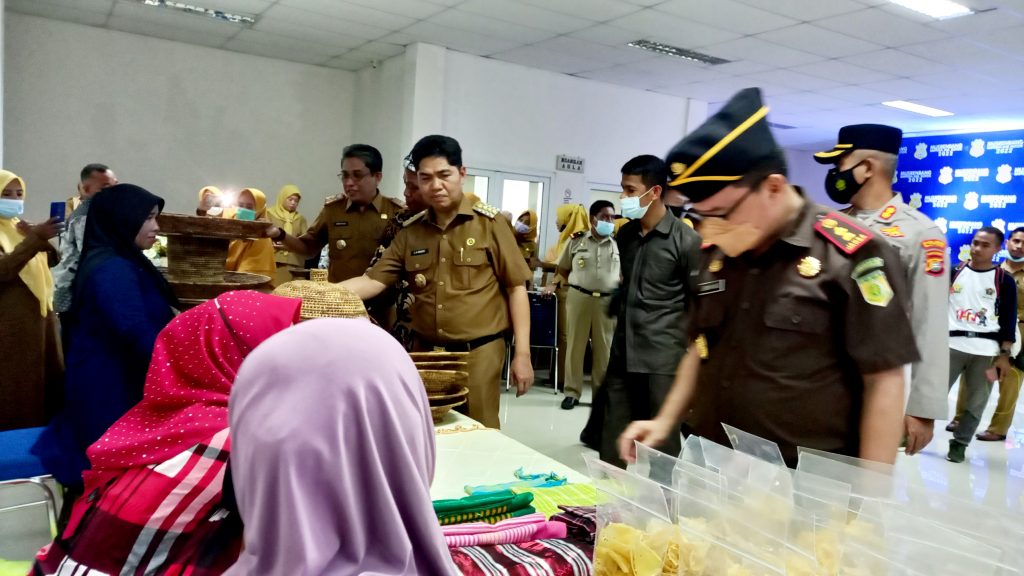 Bappeda Buton Gelar Pameran Mini UMKM di Takawa