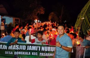 Jelang Ramadan, Ratusan Remaja Mesjid Desa Dongkala Ikut Pawai Lilin