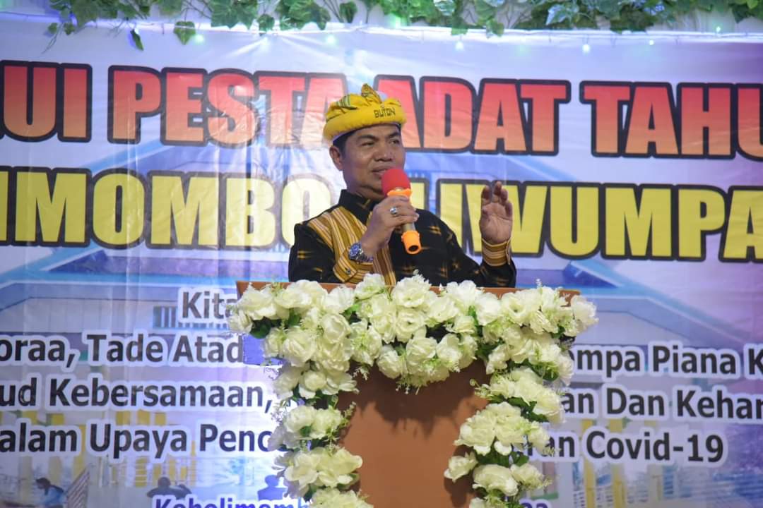 Bupati Buton Hadiri Pelaksanaan Pesta Adat di Desa Holimombo - Liwumpatu