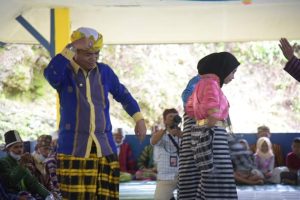 Hadiri Pesta Adat Di Kaongke-Ongkea Bupati Minta Warga Jangan Berhenti Menanam