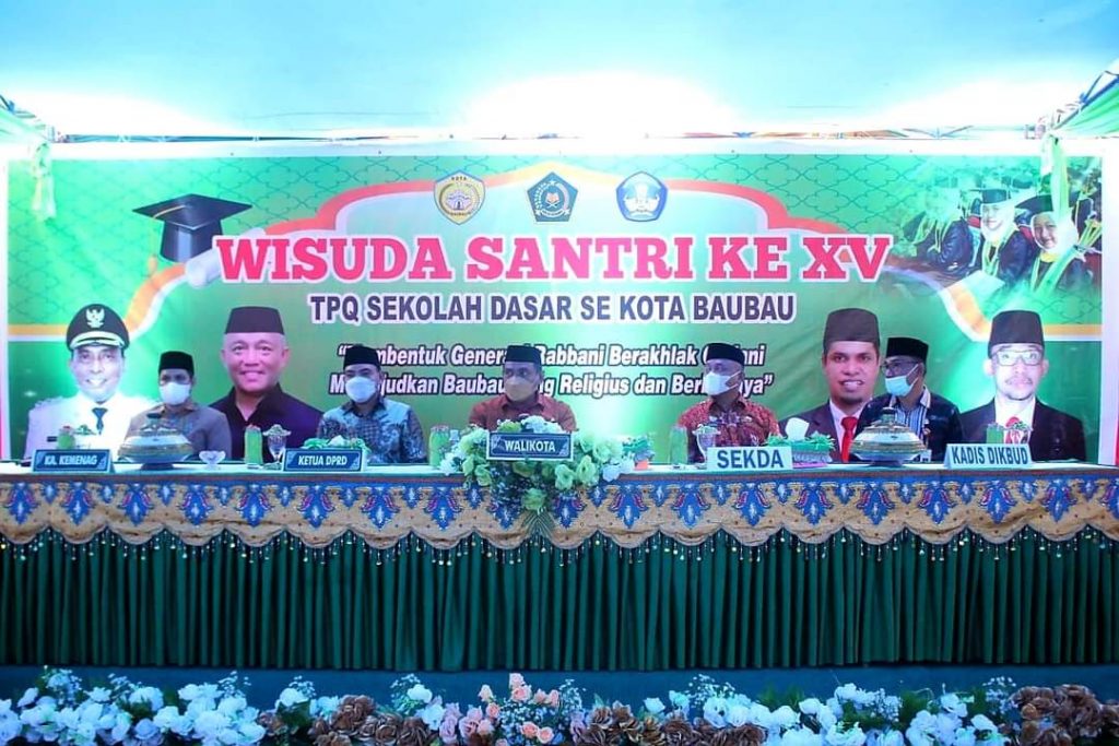Hadiri Wisuda Santri, Plt. Wali Kota Baubau Ingatkan Pentingnya Membaca Al-Quran