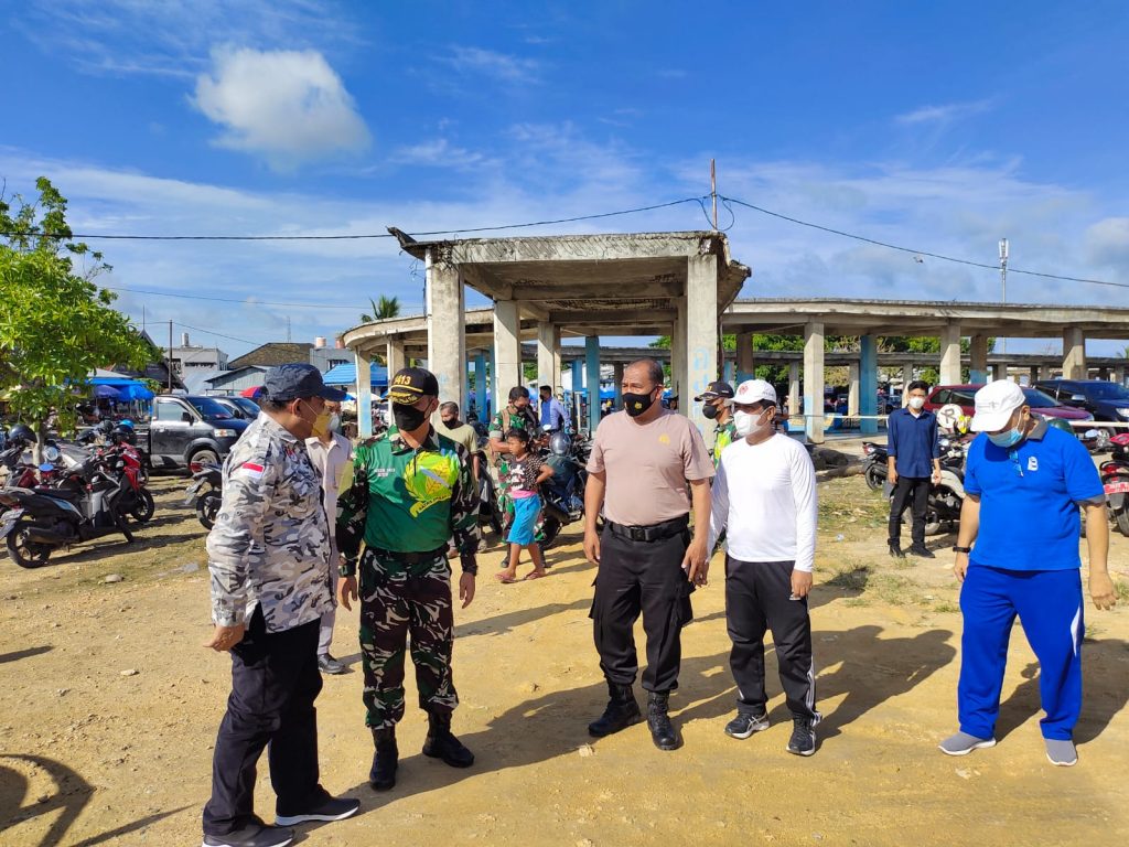 Jelang Ramadan, Kodim 1314/Buton Membersihkan Masjid Islamic Centre Baubau