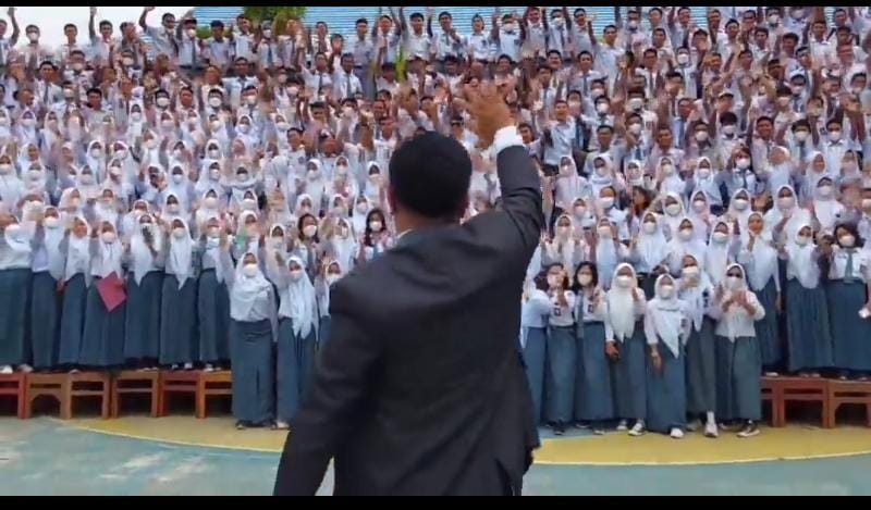 Euforia Kelulusan SMAN 1 Baubau Dikritik