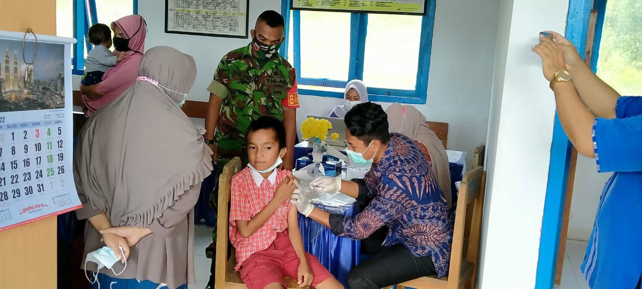 Kodim 1413 Buton Beri Layanan Vaksin Gratis ke Siswa SD dan Masyarakat Umum