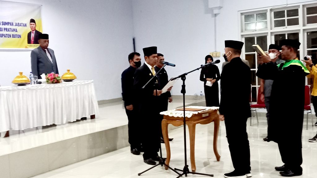 Bupati La Bakry Lantik Kadis Capil Buton