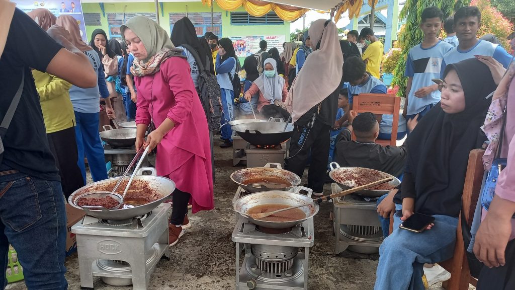 Minyak Goreng Langka, SMA/SMK Se-Kabupaten Buton Buat Minyak Sendiri