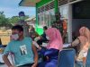 Anggota Koramil 1413-12/Poleang pantau vaksin di KUA Bombana