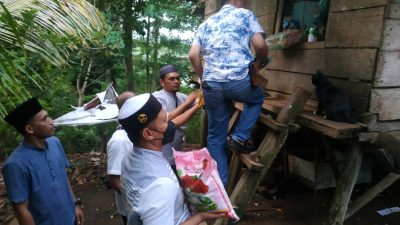 Dregs Polres Buton Berbagi Takjil dan Sembako