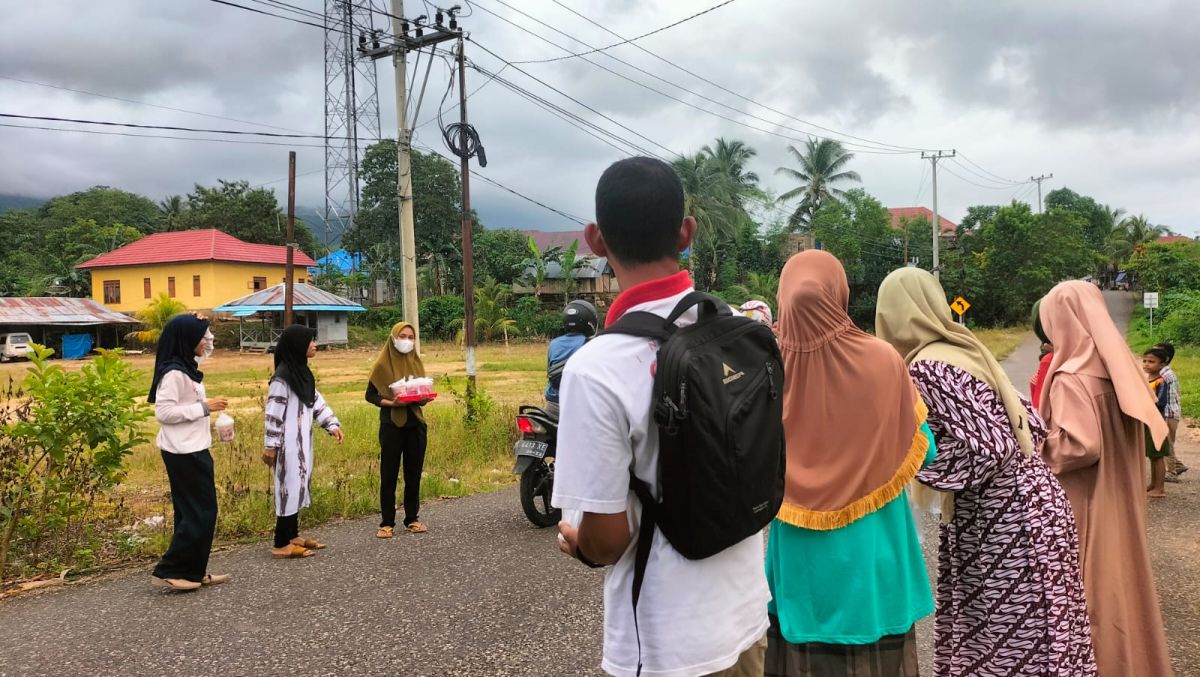 Karang Taruna Kelurahan Awainulu Berbagi Takjil