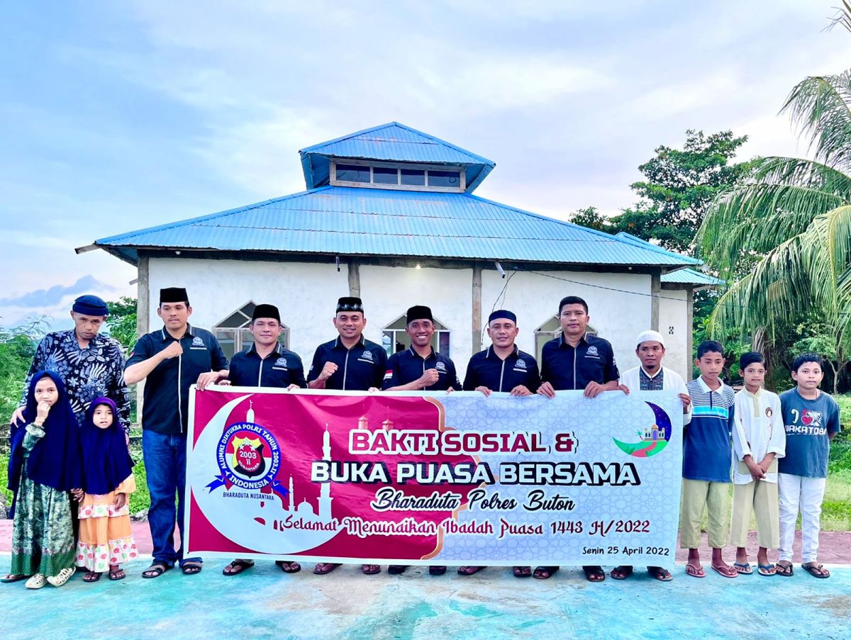 Baksos Anggota Bharaduta Polres Buton di Bulan Ramadan, Bagi-bagi Sembako di Ponpes Hidayatullah