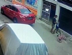 Video Viral Oknum Polisi di Baubau Aniaya Bocah karena Mobilnya Diserempet Sepeda Korban