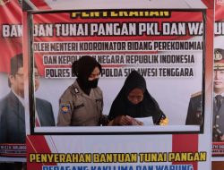 Polres Baubau Berikan Bantuan Tunai Pangan ke Ribuan PKL dan Warung