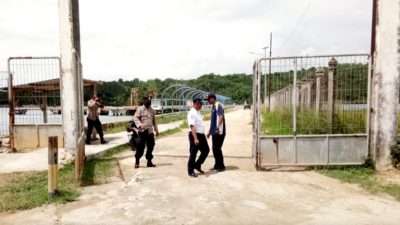 Kapolsek Lasalimu Pantau Situasi Arus Balik Pemudik Lebaran