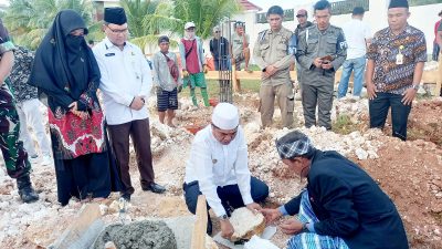 Bupati Letakkan Batu Pertama Pembangunan Mesjid AL Muhajirin Adhyaksa Kejari Buton