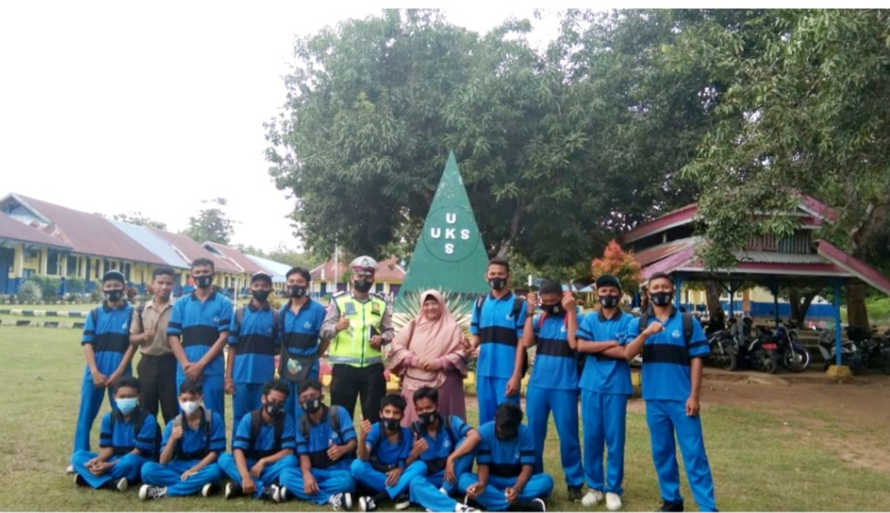 Tanamkan Disiplin Lalu Lintas Sejak Dini Satlantas Polres Buton Goes To School