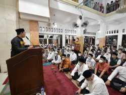 Ulama Lulusan English for Ulama Jadi Khatib Salat Tarawih Berjemaah di Depok