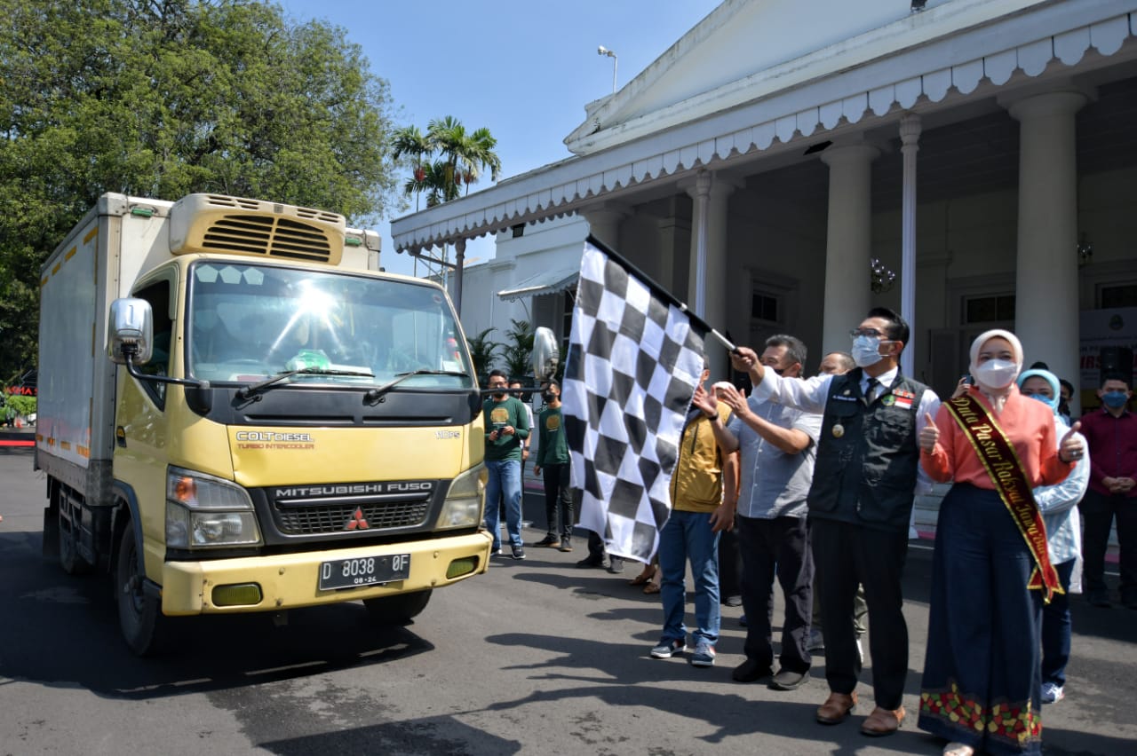 Ridwan Kamil Lepas Pengiriman Perdana Minyak Goreng Curah yang Dipesan Via Aplikasi