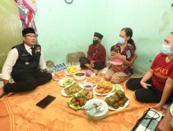 Kicauan Burung Lovebird Warnai Buka Puasa Ridwan Kamil di Rumah Warga Bandung