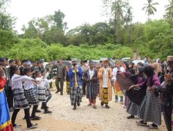 Hadiri Perayaan HUT Desa Kamelanta, Bupati Buton Minta Warga Jaga Peradaban