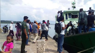 Koramil 1413-07/Kaledupa lakukan pengawasan prokes di Pelabuhan Ambeua Kaledupa