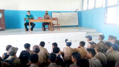 HUT Bhayangkara ke 76, Polsek Lasalimu Sosialisasi Lomba Menulis Surat untuk Kapolri di Sekolah