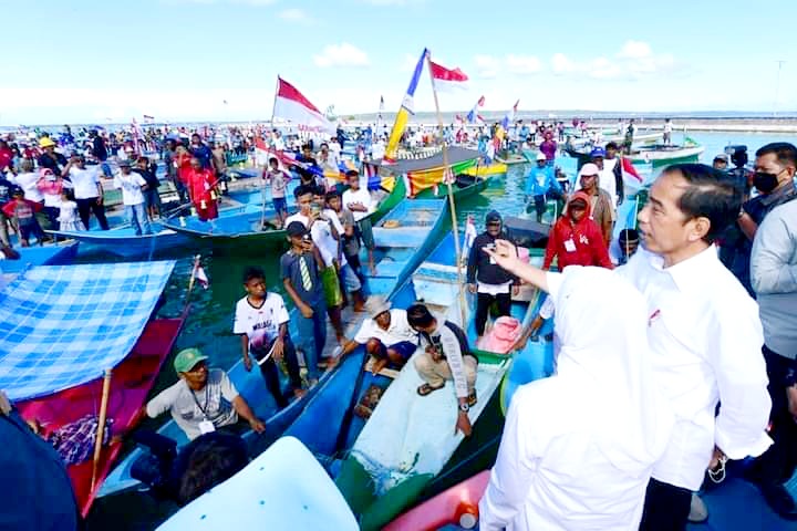 Kunker ke Wakatobi, Jokowi Disambut Ribuan Perahu Masyarakat