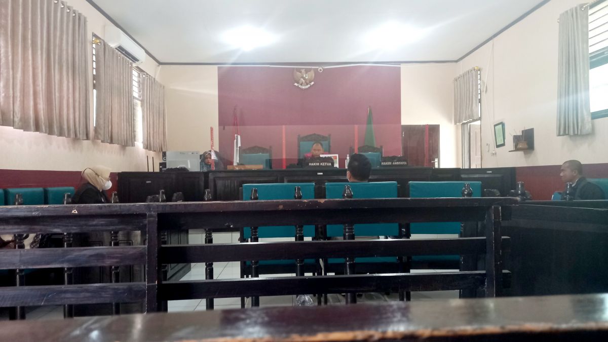 Riesky Purnama Rinawan Mangkir Dipersidangan