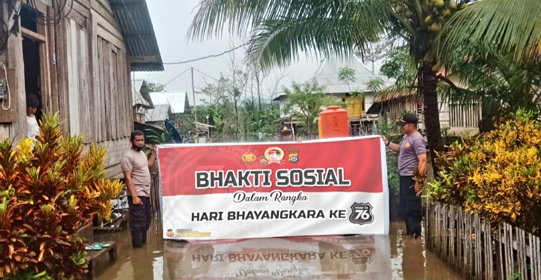 Sambut Hari Bhayangkara ke-76, Polres Buton Baksos di Daerah Rawan Banjir