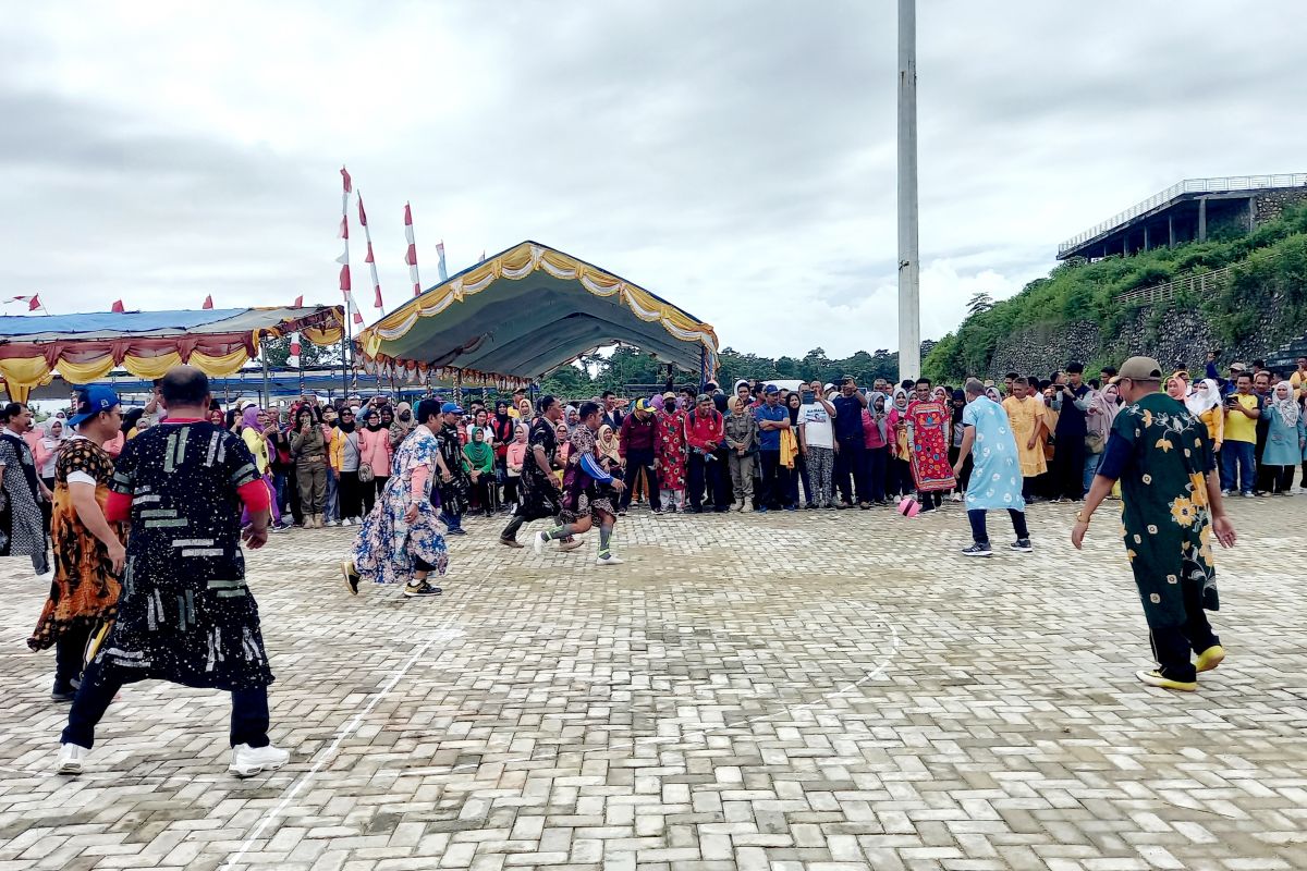 Semarakkan HKG PKK, Bupati dan Muspida di Buton Ikut Lomba Futsal Berdaster Semarakkan HKG PKK, Bupati dan Muspida di Buton Ikut Lomba Futsal Berdaster