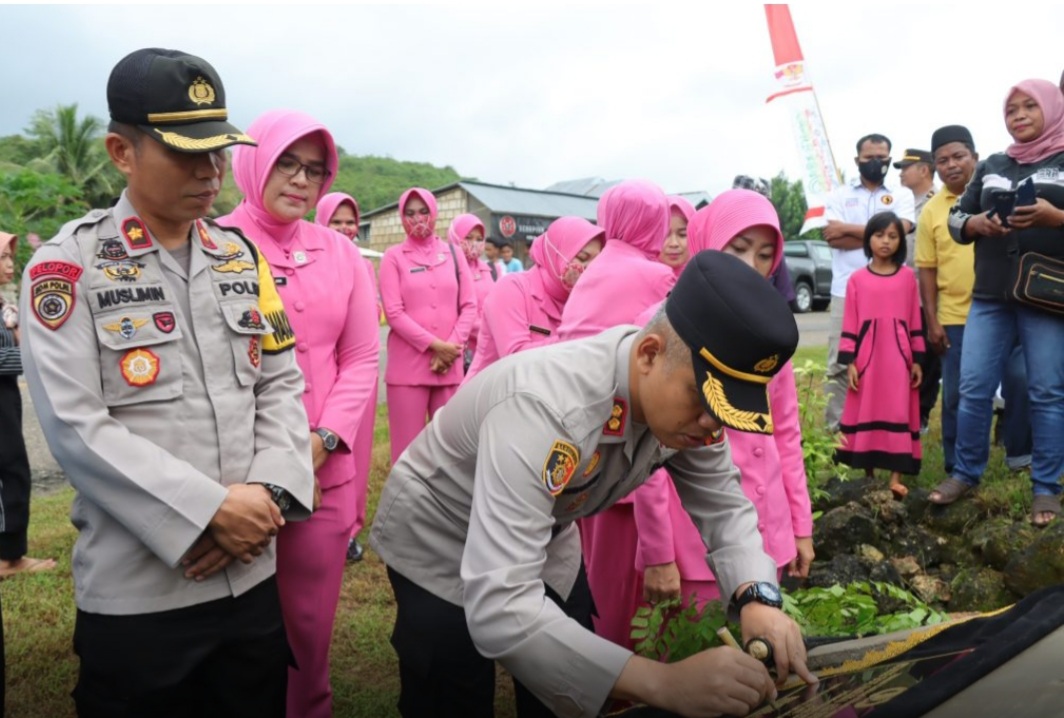 Titip Sebagai Kenang-Kenangan, Kapolres Buton Resmikan Sumur Bor Di Kelurahan Saragi