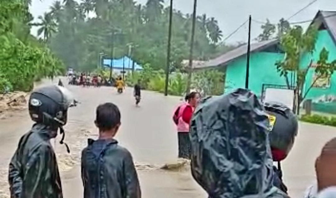 Gerak Cepat Camat Pasarwajo Tangani Banjir di Tanamaeta