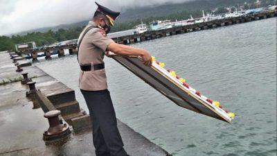 Jelang Puncak Hari Bhayangkara Ke 76 Wakapolres Buton Pimpin Upacara Tabur Bunga